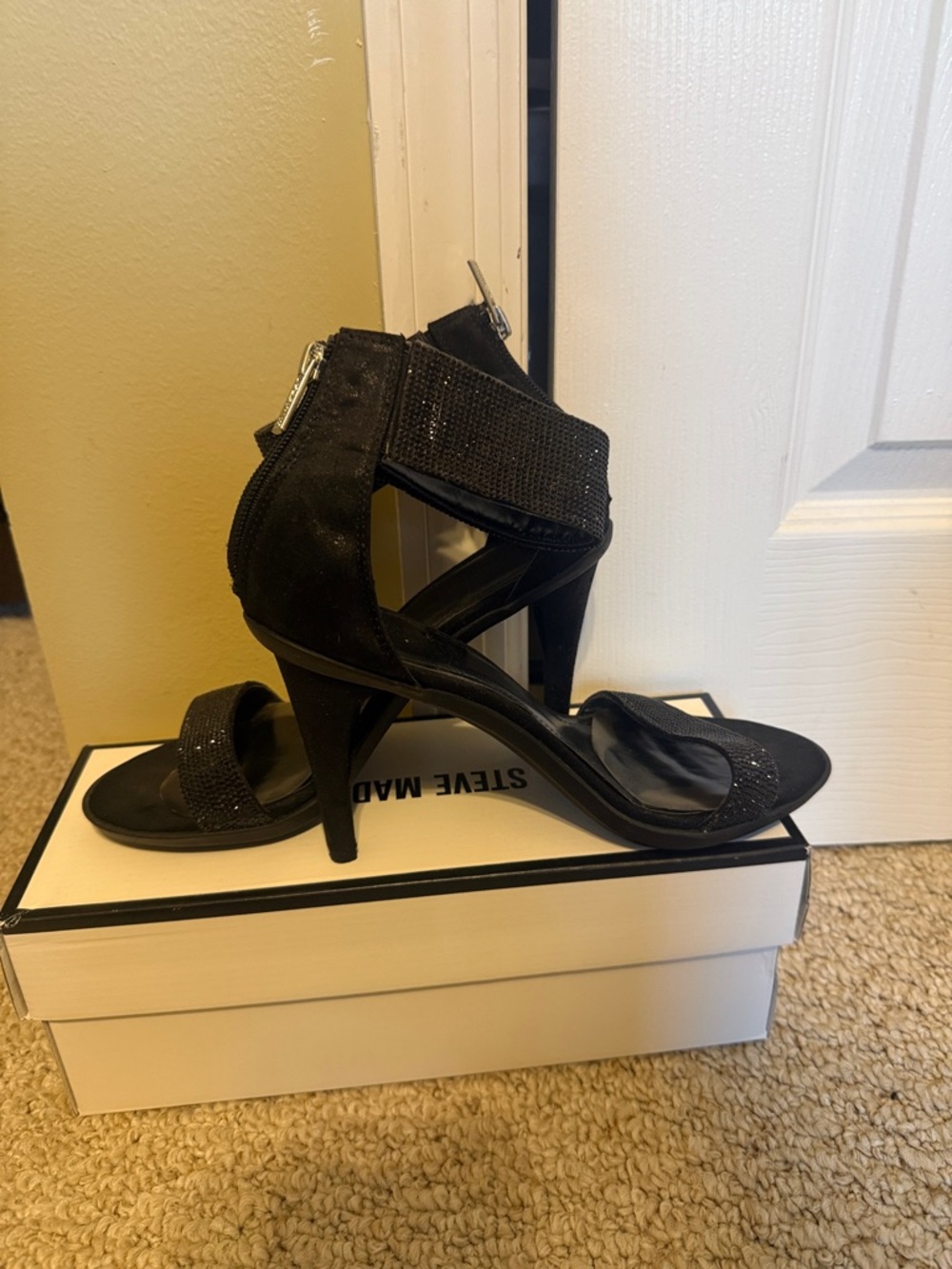 Kenneth Cole Reaction Black Strappy High Heel Sandals with Sparkle Detail